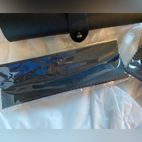 NWOT Catch London eyeglass cases and cleaning cloth - Picture 2 of 8